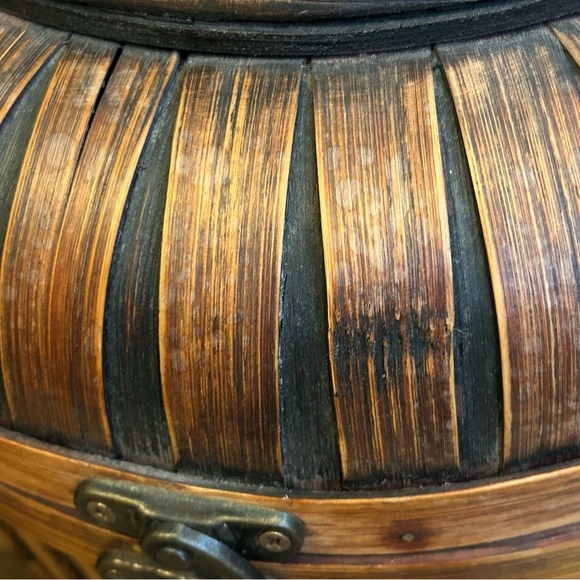 Vintage‎ Bamboo Woven Round Basket with Diamond-Weave Attached Lid Black Lining - Picture 12 of 16